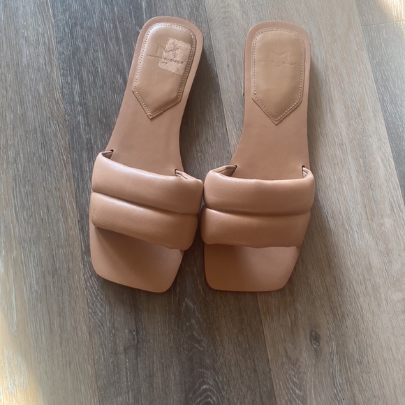 Marc Fisher Ralla neutral Leather Slides Sandals Flats slide Size 8.5 M - Picture 12 of 12